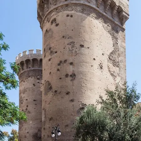 Céntrico Torres De Quart.